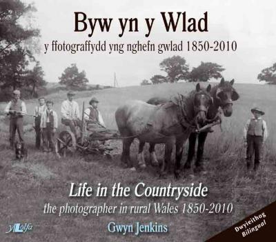 A picture of 'Byw yn y Wlad / Life in the Countryside' 
                              by Gwyn Jenkins